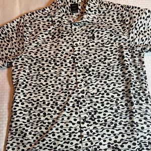 #002 Men’s button down shirt, short sleeve.